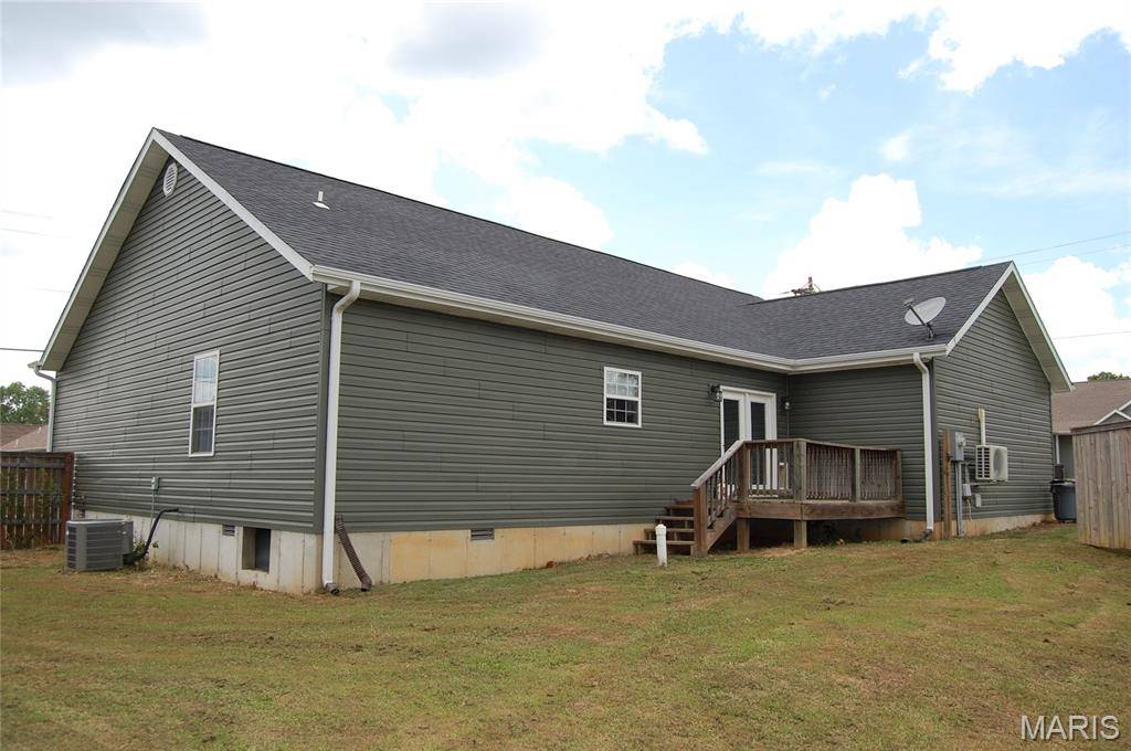 Poplar Bluff, MO 63901,1002 E Donna DR