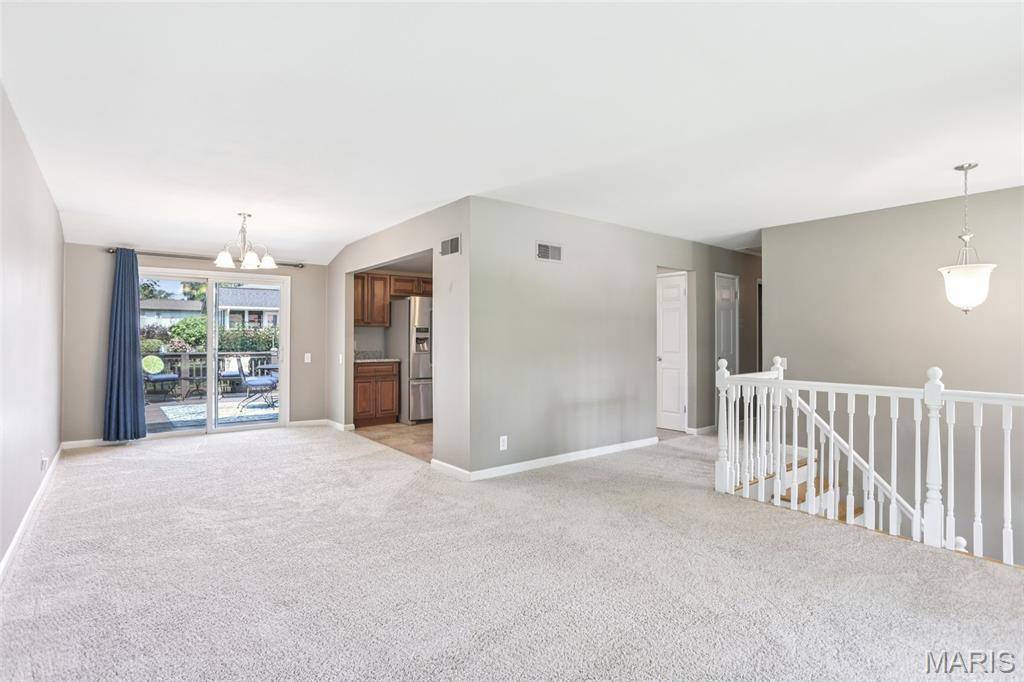 St Louis, MO 63128,10637 Roxanna DR