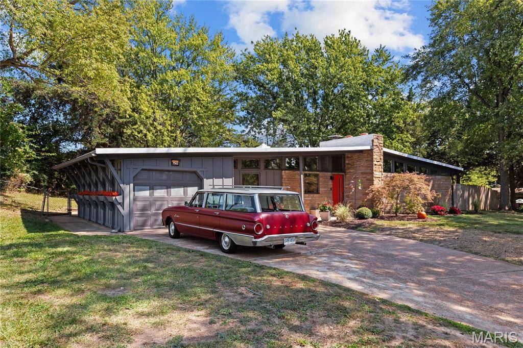 St Louis, MO 63135,1562 Starlight DR