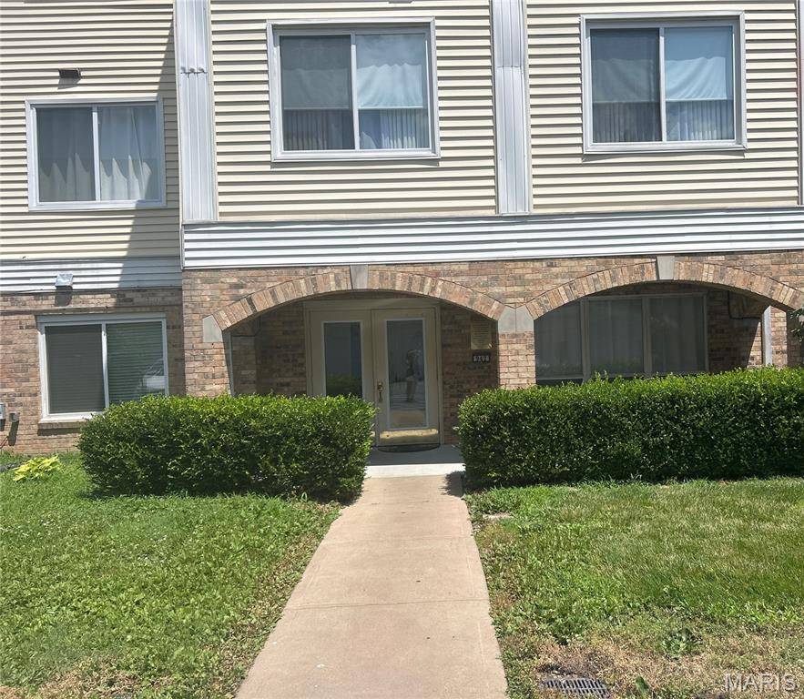 St Louis, MO 63141,942 Guelbreth LN #208