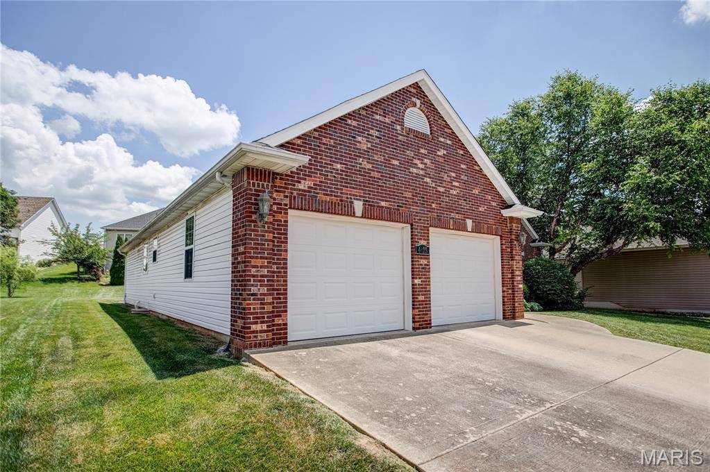 Alton, IL 62002,4625 Wisteria DR