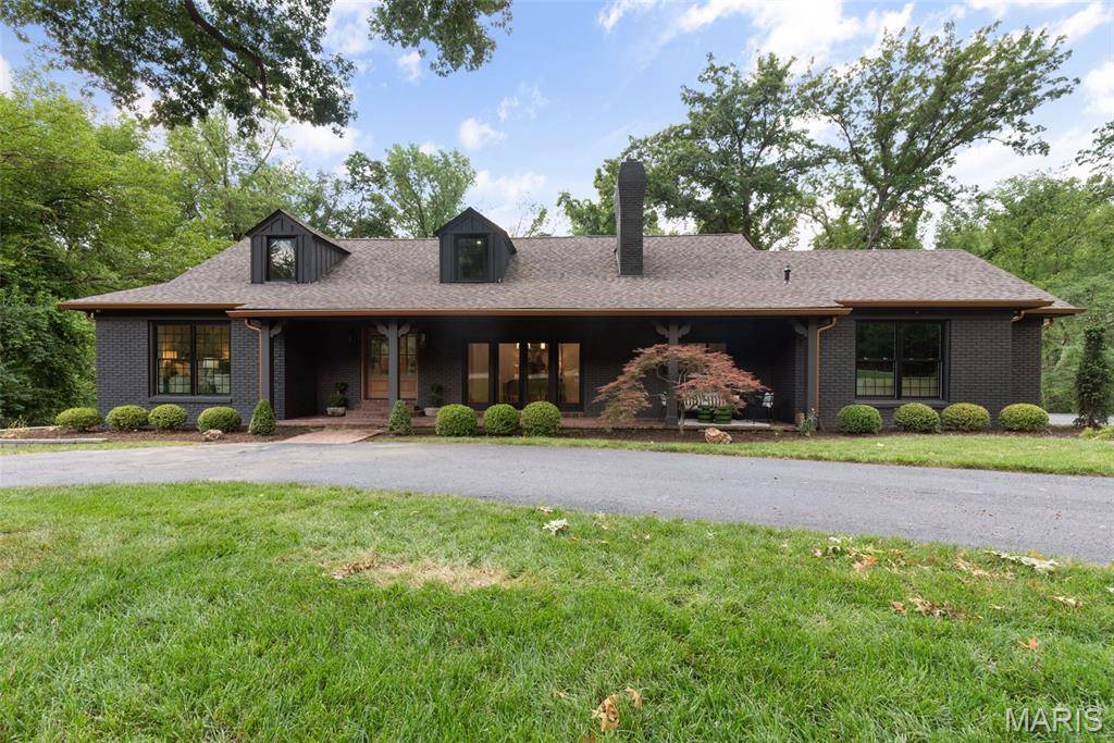 St Louis, MO 63124,9 Sumac LN