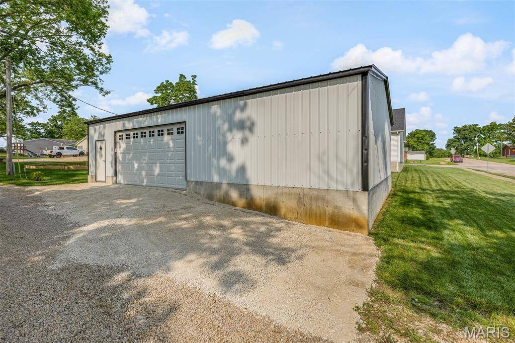 Desloge, MO 63601,114 N Country LN