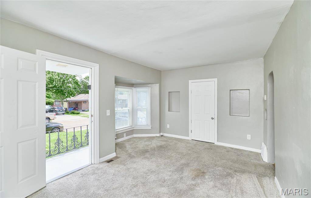 University City, MO 63132,8447 Kempland PL