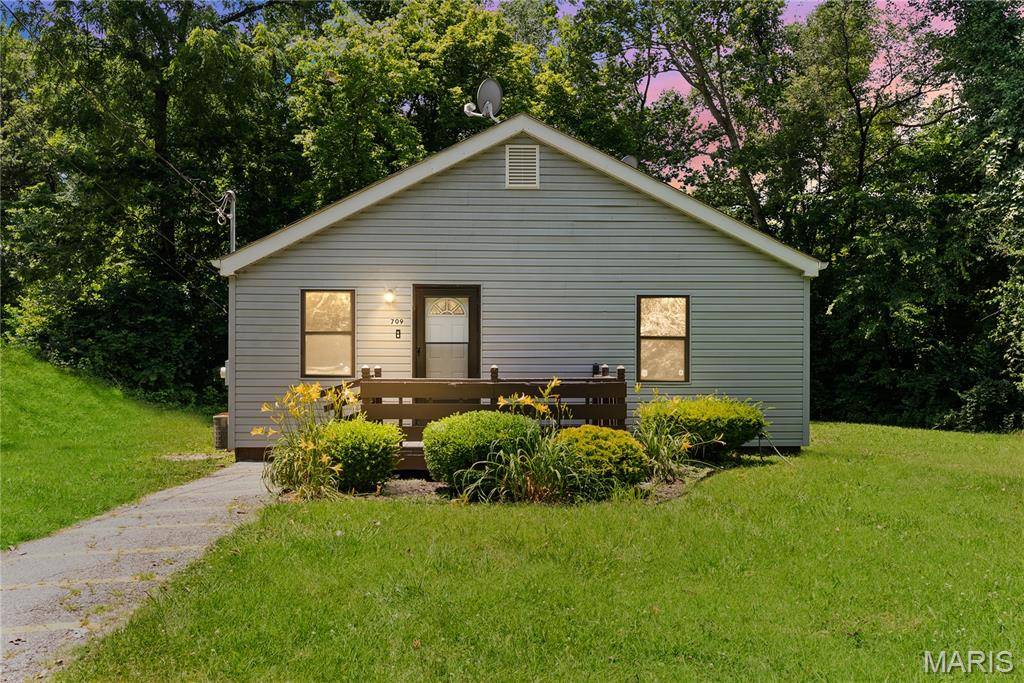 Ferguson, MO 63135,709 Wiegel DR