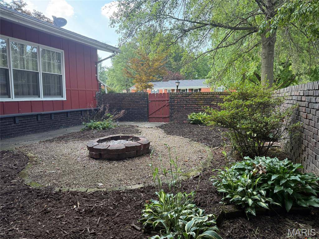 Greenville, IL 62246,1404 Killarney DR