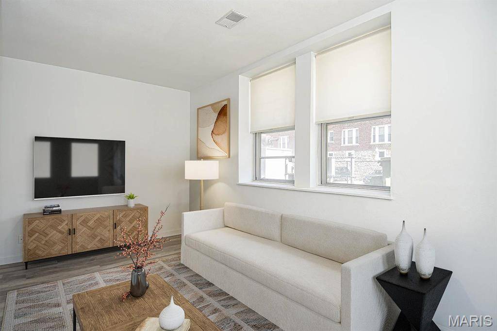 St Louis, MO 63112,5330 Pershing AVE #106