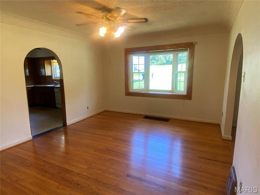 St Ann, MO 63074,11244 Lindade DR