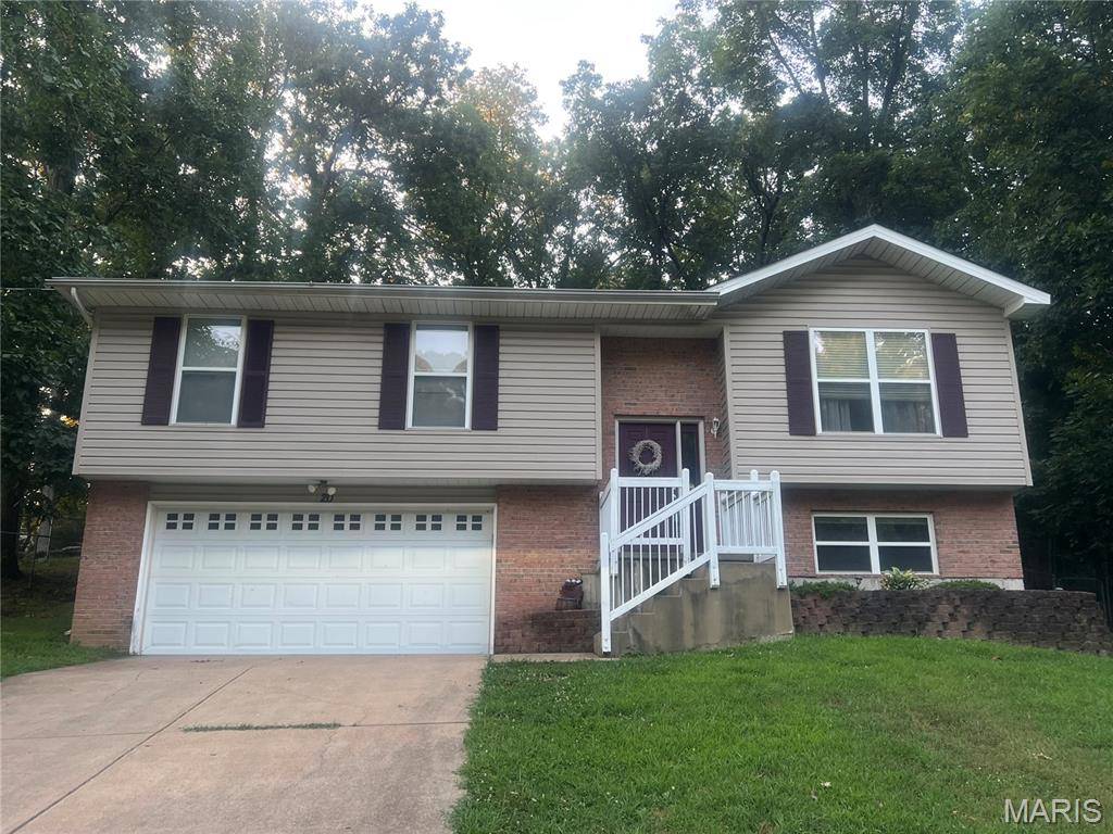 Arnold, MO 63010,20 Hummingbird LN