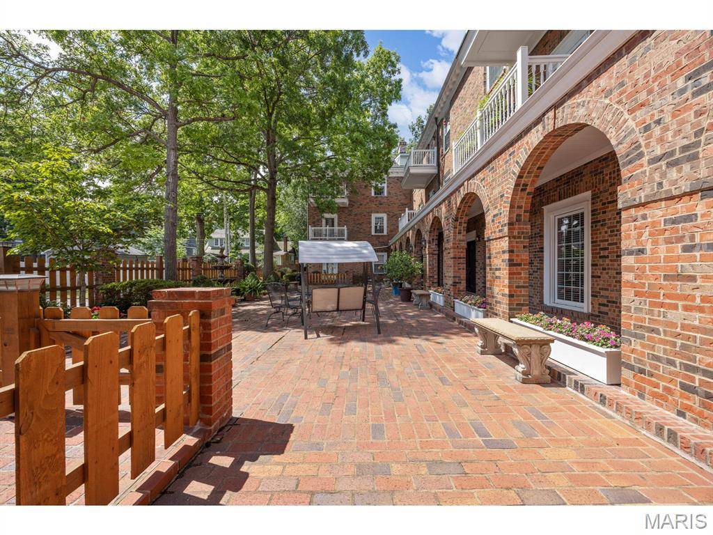 Webster Groves, MO 63119,10 Jefferson RD #3A