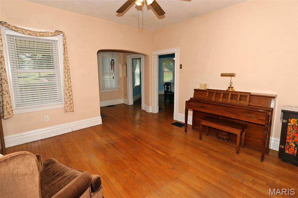 Maryland Heights, MO 63043,207 Fee Fee RD