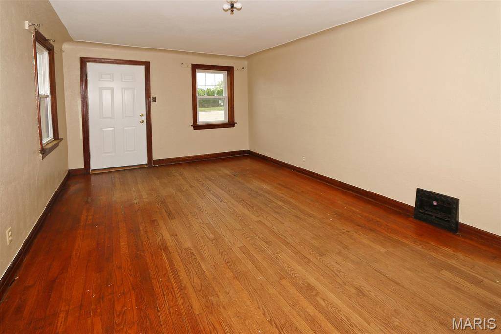 Oakville, MO 63129,5826 Telegraph RD