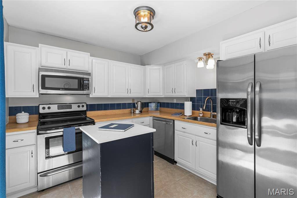 Ballwin, MO 63021,420 Echo Hill DR