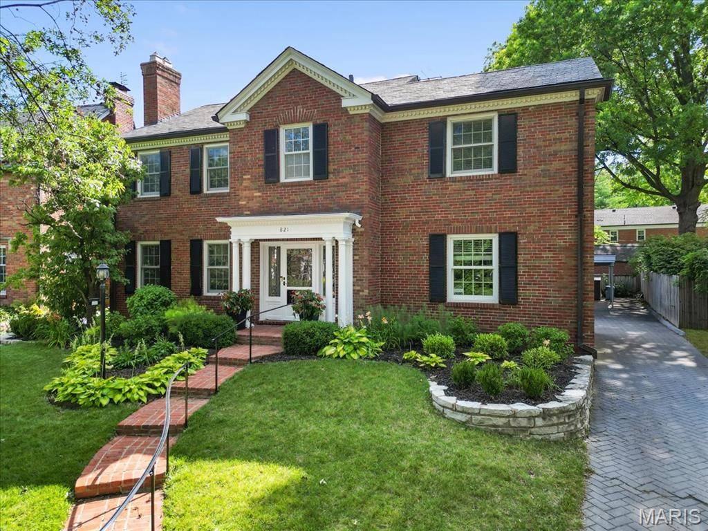 Clayton, MO 63105,821 S Bemiston AVE