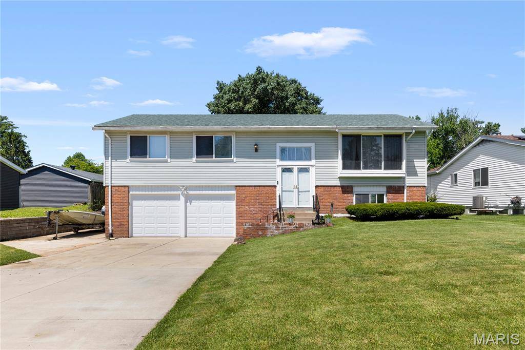 St Louis, MO 63138,12815 Vista Ridge LN