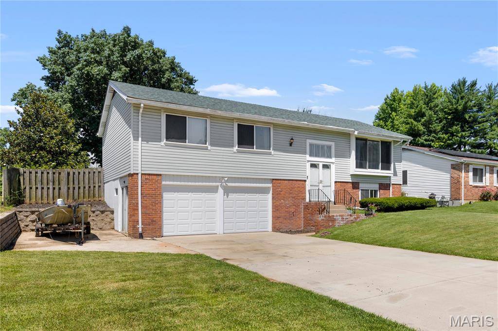 St Louis, MO 63138,12815 Vista Ridge LN