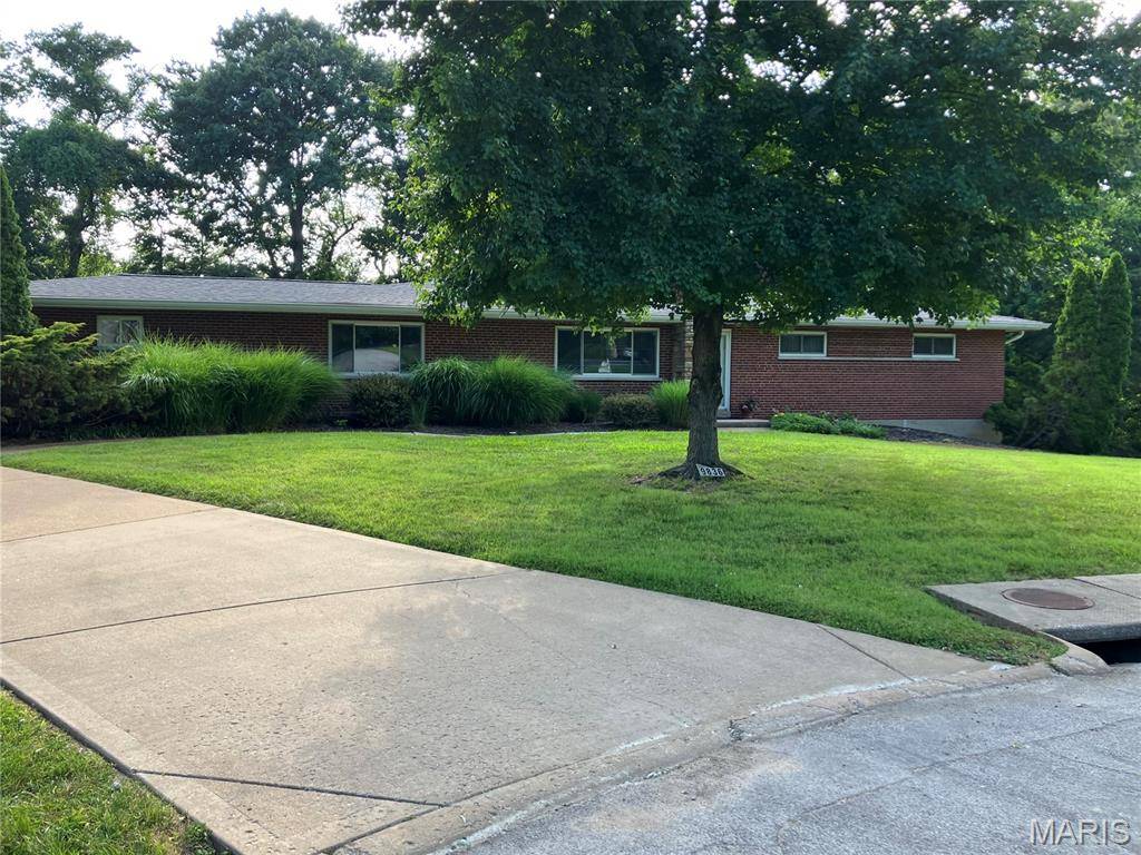 Creve Coeur, MO 63141,9836 Sundown SQ