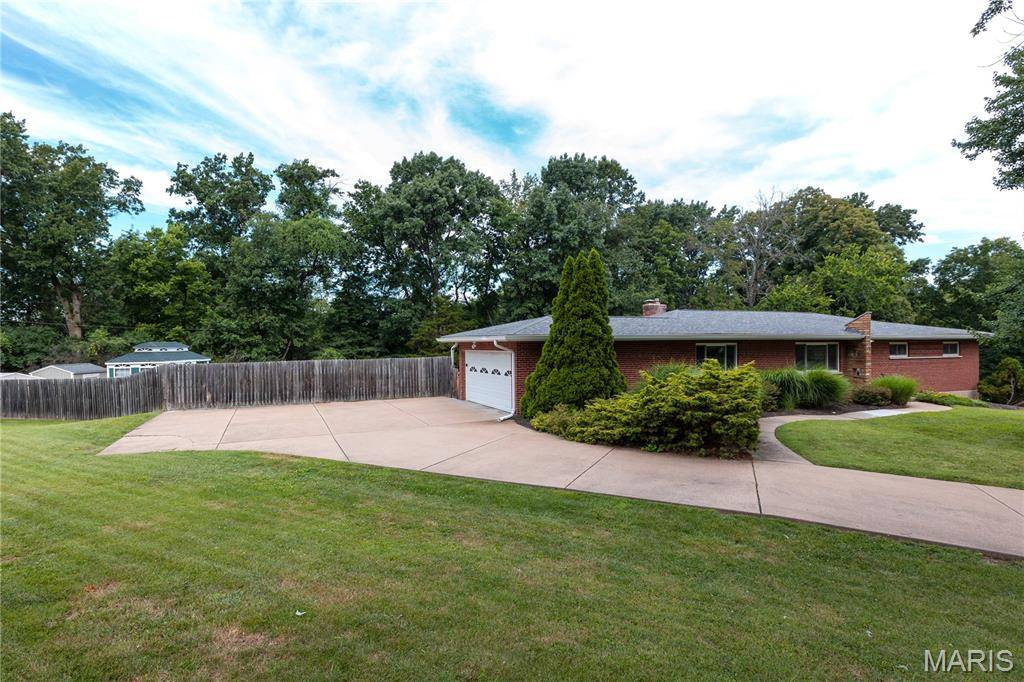 Creve Coeur, MO 63141,9836 Sundown SQ