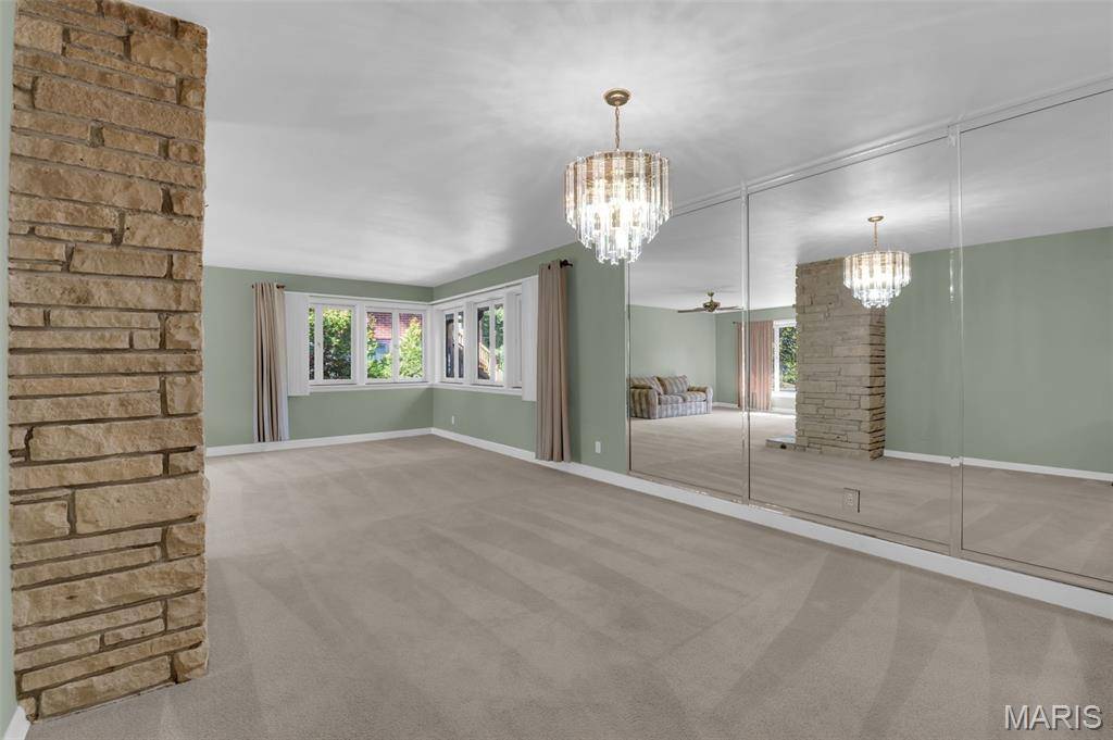 Ferguson, MO 63135,15 Lake Pembroke DR