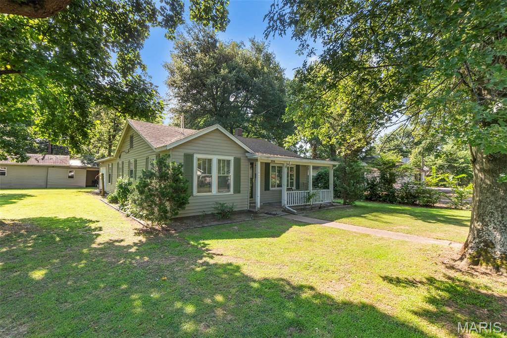 Kennett, MO 63857,206 Holt ST