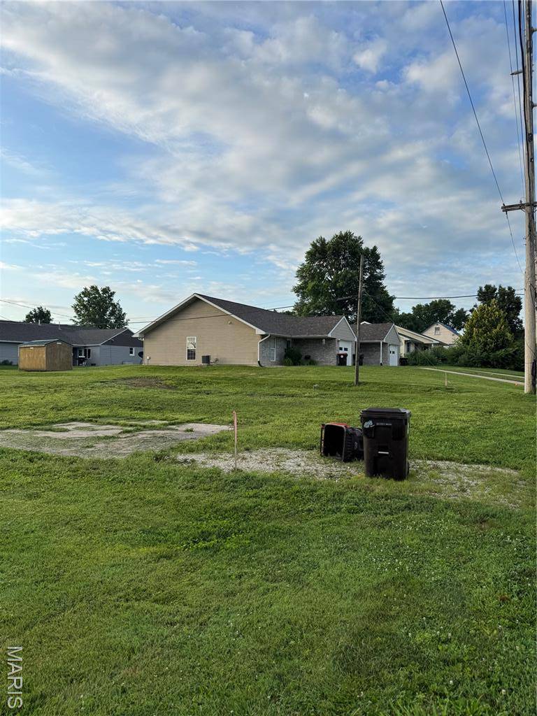 Palmyra, MO 63461,815 N Dickerson ST