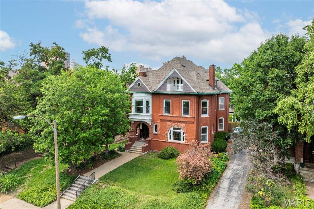 St Louis, MO 63108,4365 Forest Park AVE