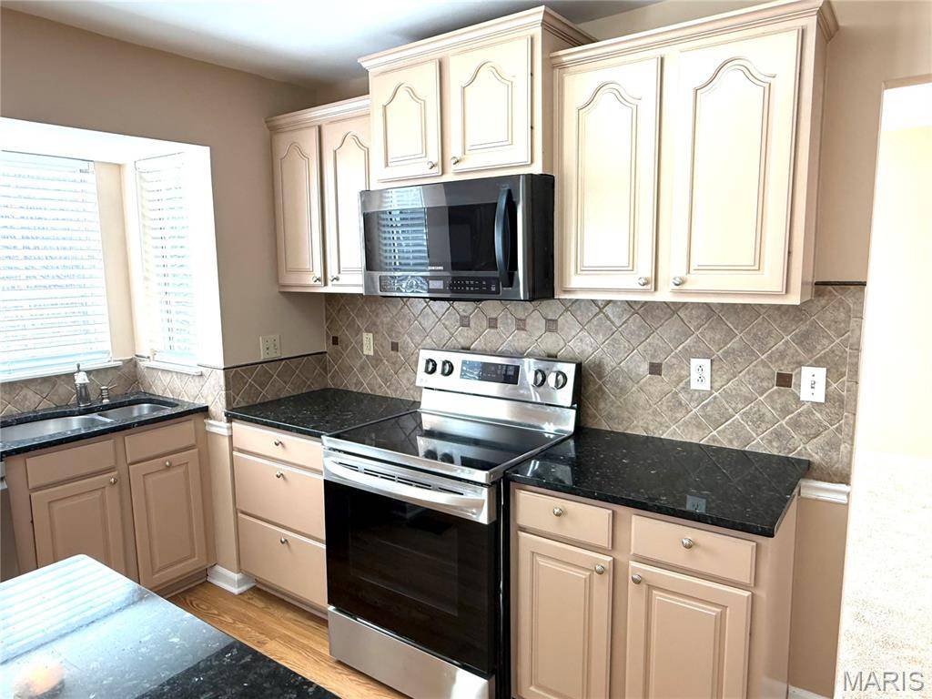 Ballwin, MO 63021,914 Palm Bay DR