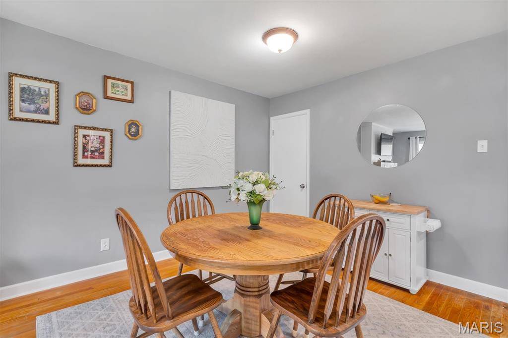 Ferguson, MO 63135,962 Buckeye DR