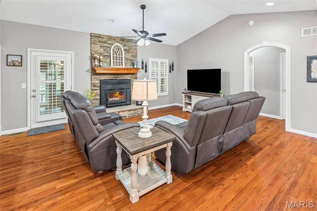 Alton, IL 62002,100 Windsor DR