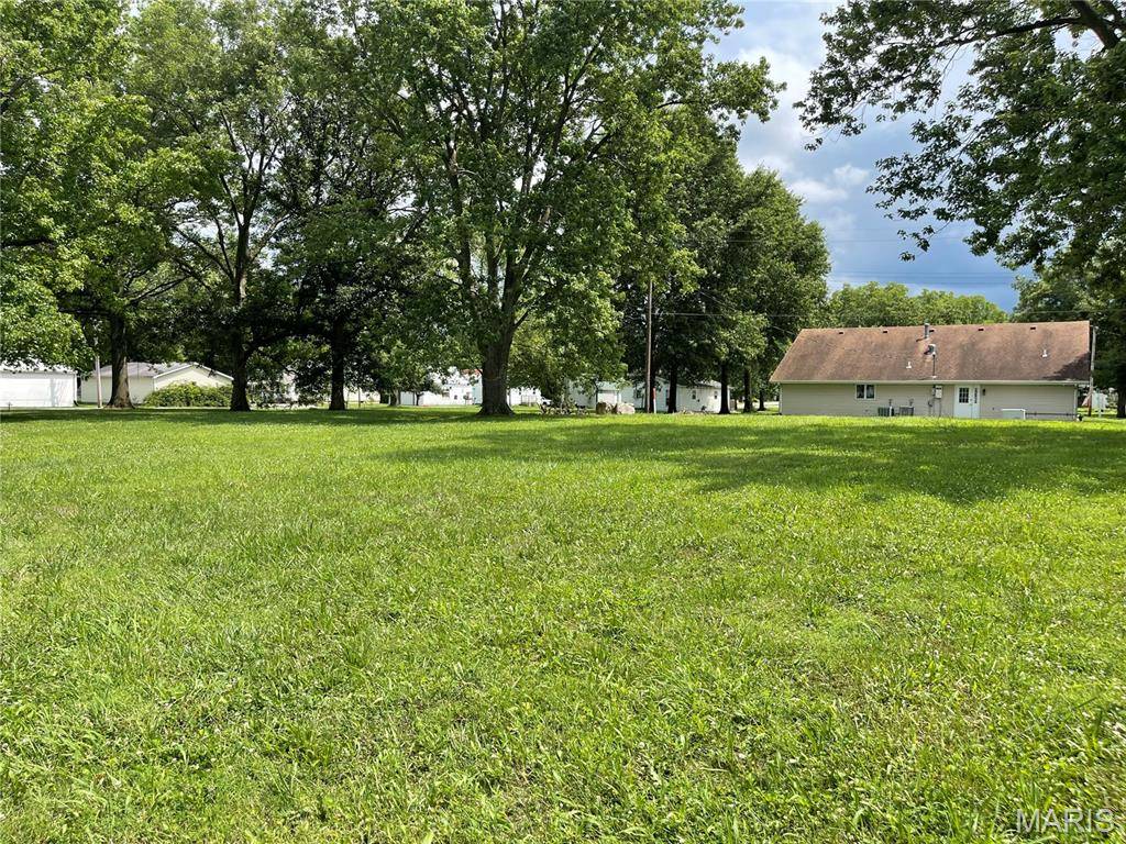Highland, IL 62249,206 E Pocahontas RD