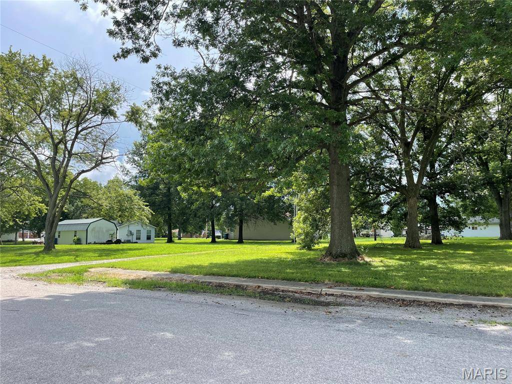 Highland, IL 62249,210 E Pocahontas RD