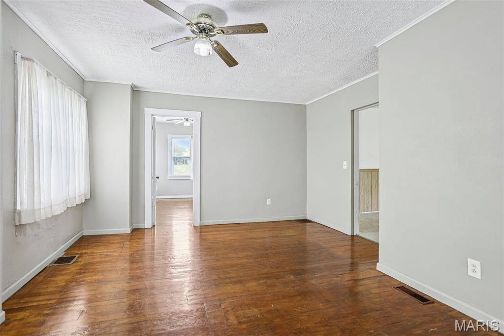 Carlyle, IL 62231,17440 Rt 127 N