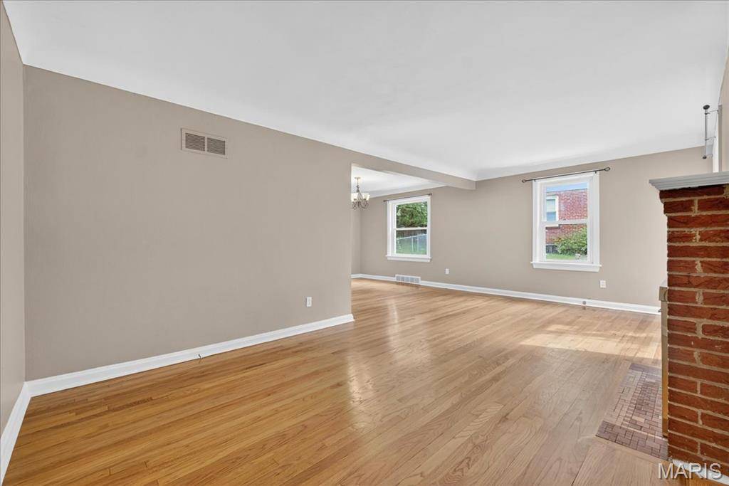 St Louis, MO 63135,817 Gerald PL