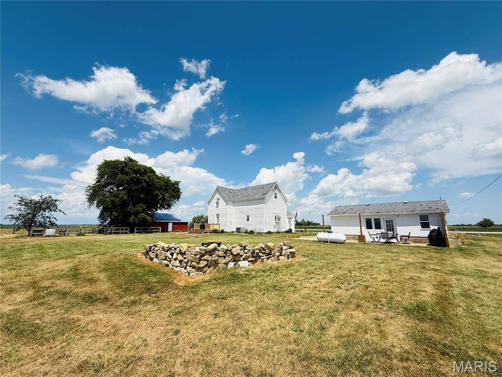 Nashville, IL 62263,5599 County Highway 21