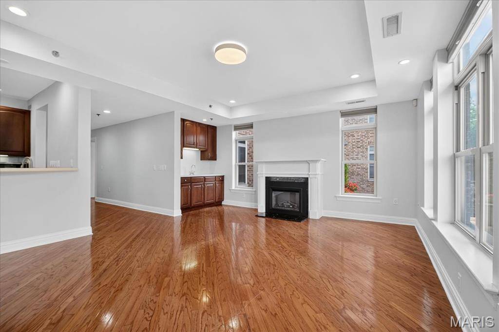 St Louis, MO 63130,500 North and South RD #103