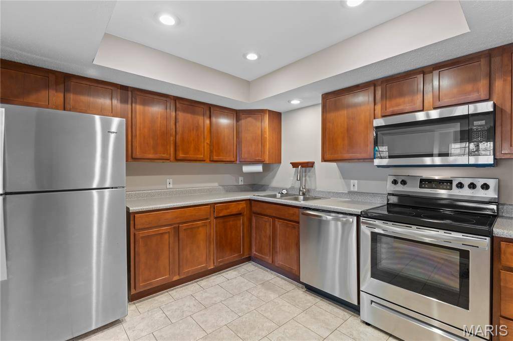 Ballwin, MO 63011,927 Claytonbrook DR #3
