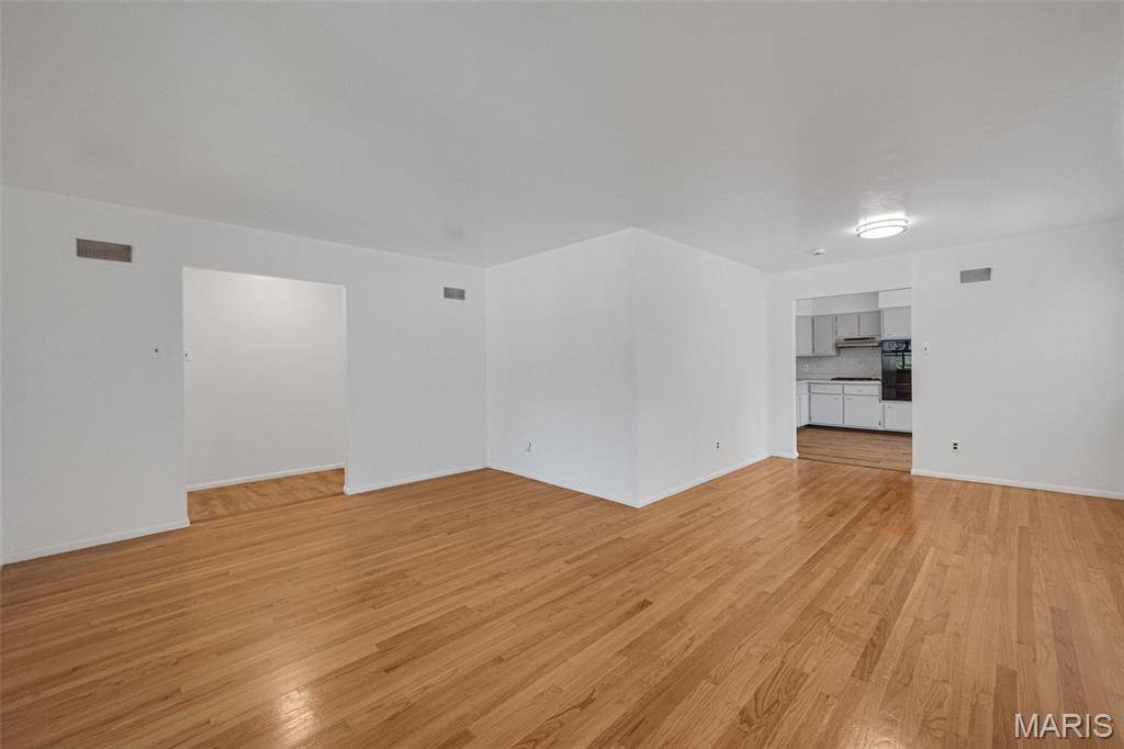 Florissant, MO 63034,13915 Le Sabre DR