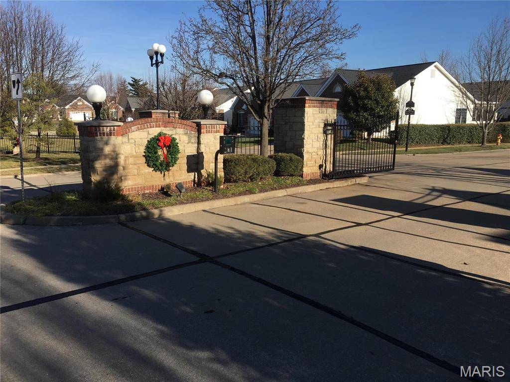 St Louis, MO 63128,10189 ALLINGTON DR