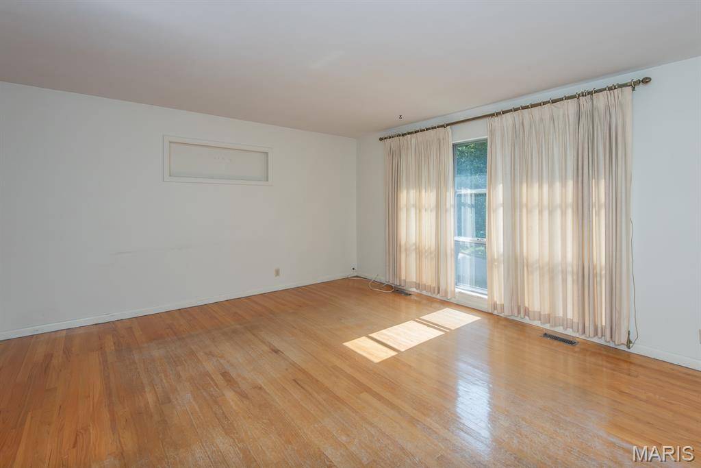 Kirkwood, MO 63122,2 Thorncliff LN