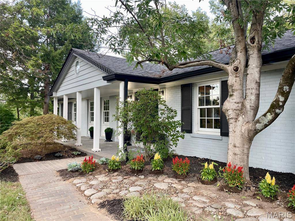 St Louis, MO 63132,542 White Rose LN