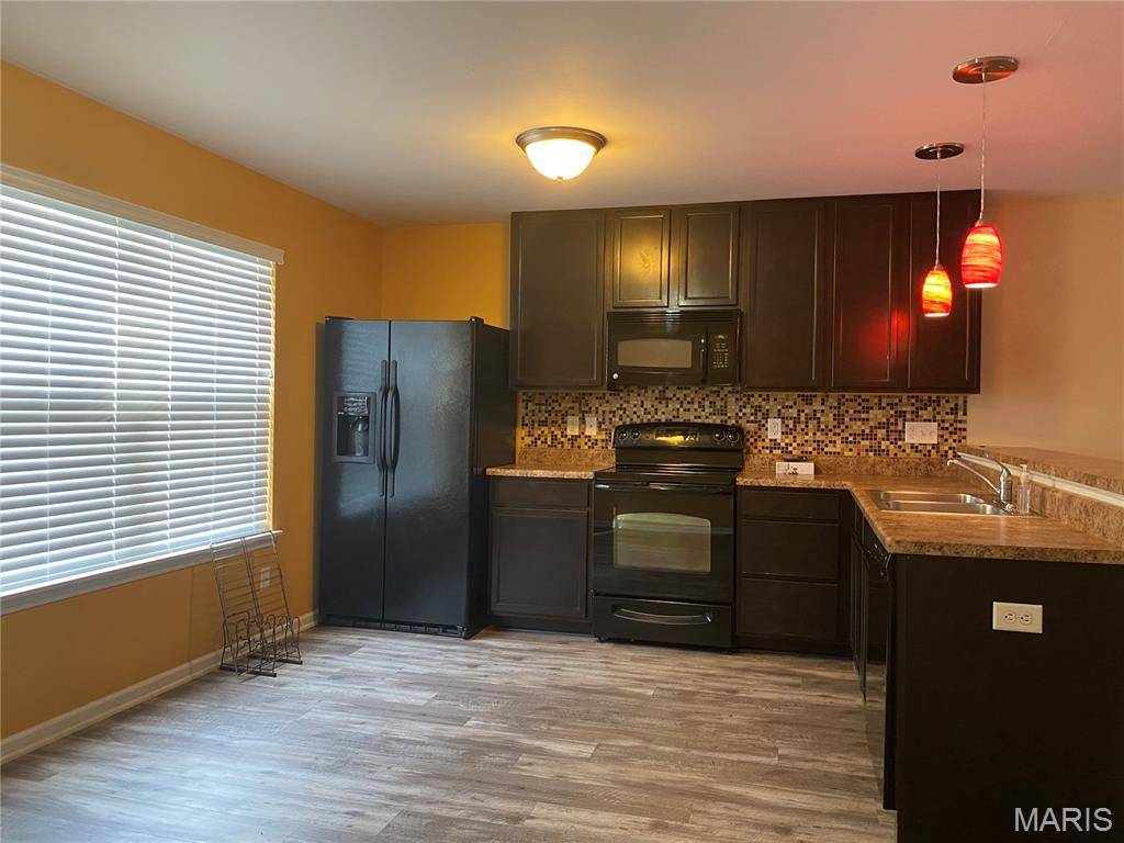 St Peters, MO 63376,213 Candice WAY