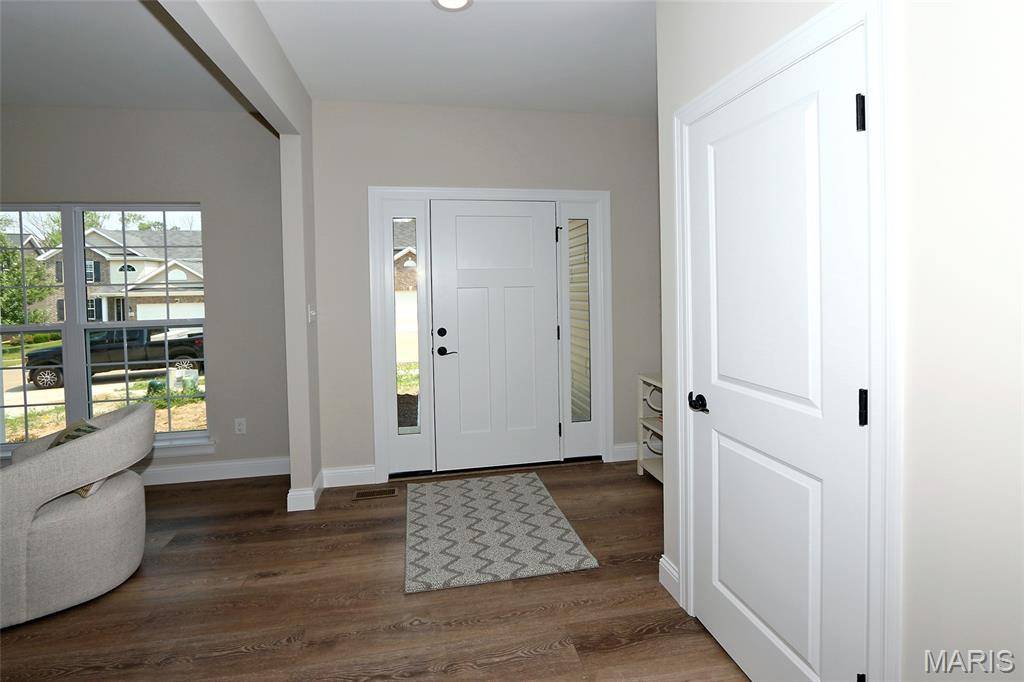 Maryland Heights, MO 63146,2021 Maryland Oaks CIR