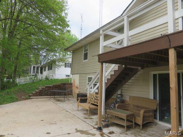Hillsboro, IL 62049,210 Lands End RD