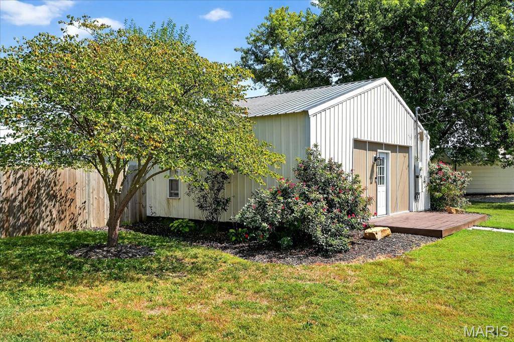 Lenzburg, IL 62255,9 E Church ST