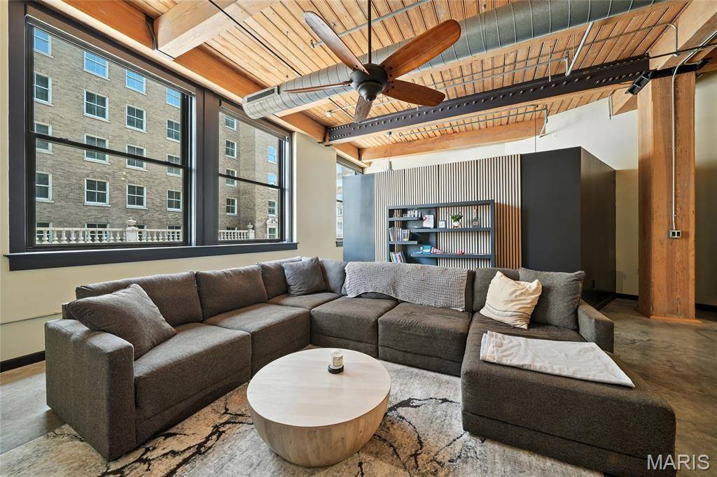 St Louis, MO 63101,901 Washington AVE #305