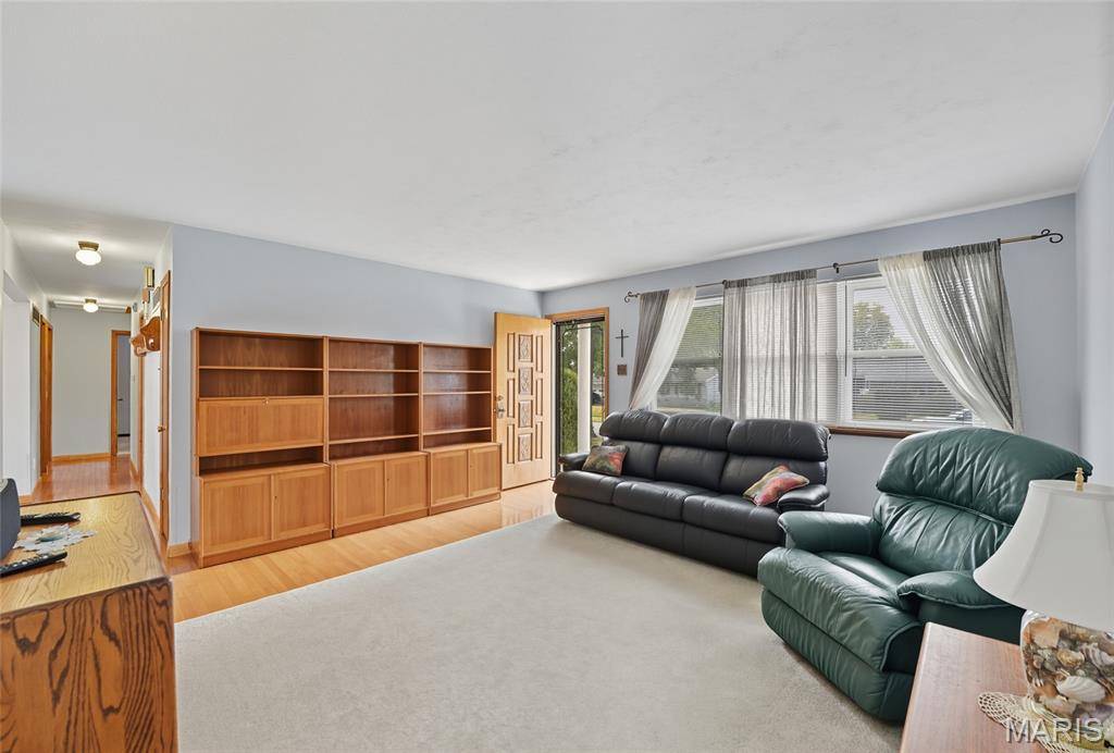 Florissant, MO 63031,1505 Swallow LN