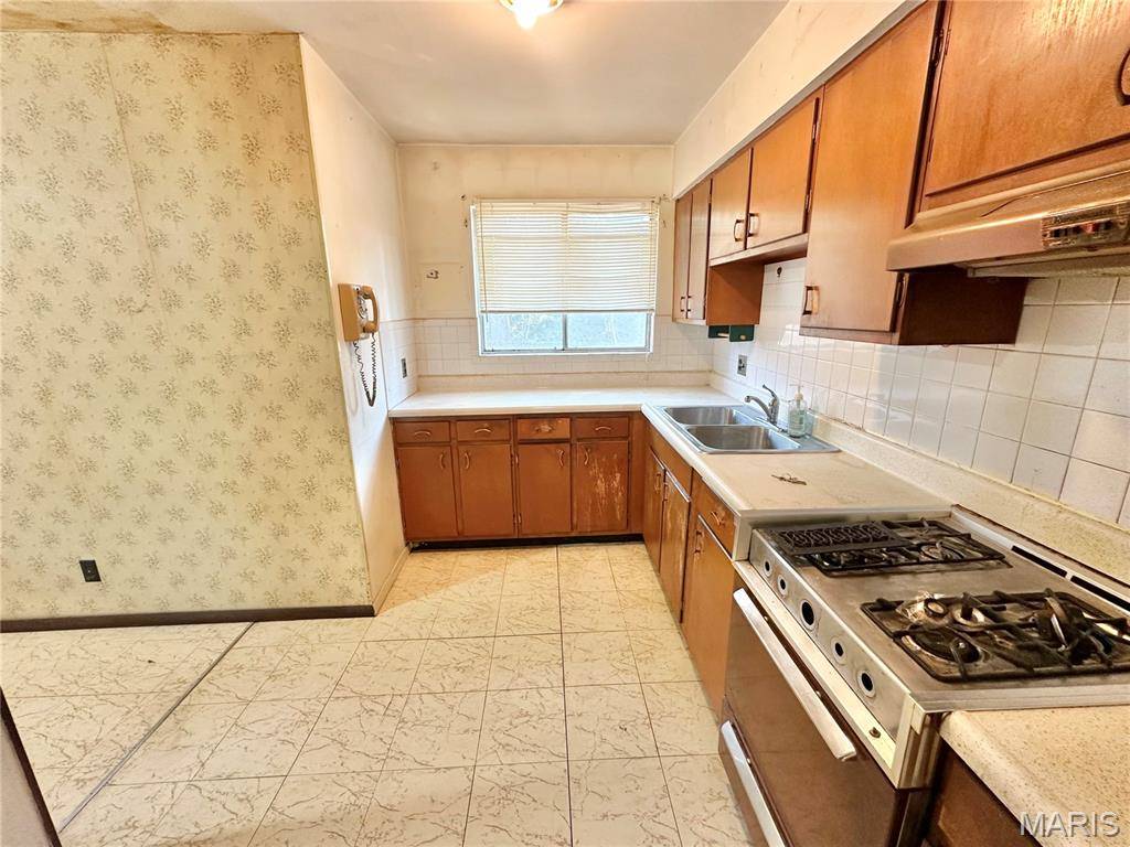 St Louis, MO 63136,1862 Longford DR