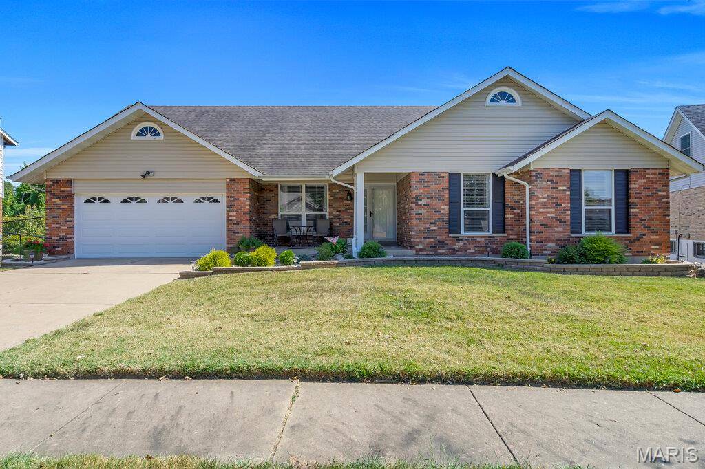 Florissant, MO 63034,15412 Forte De France LN