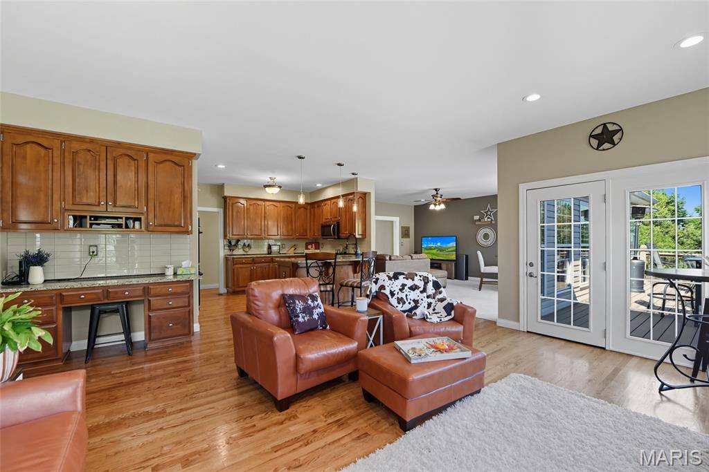 Arnold, MO 63010,128 Lamp Post LN