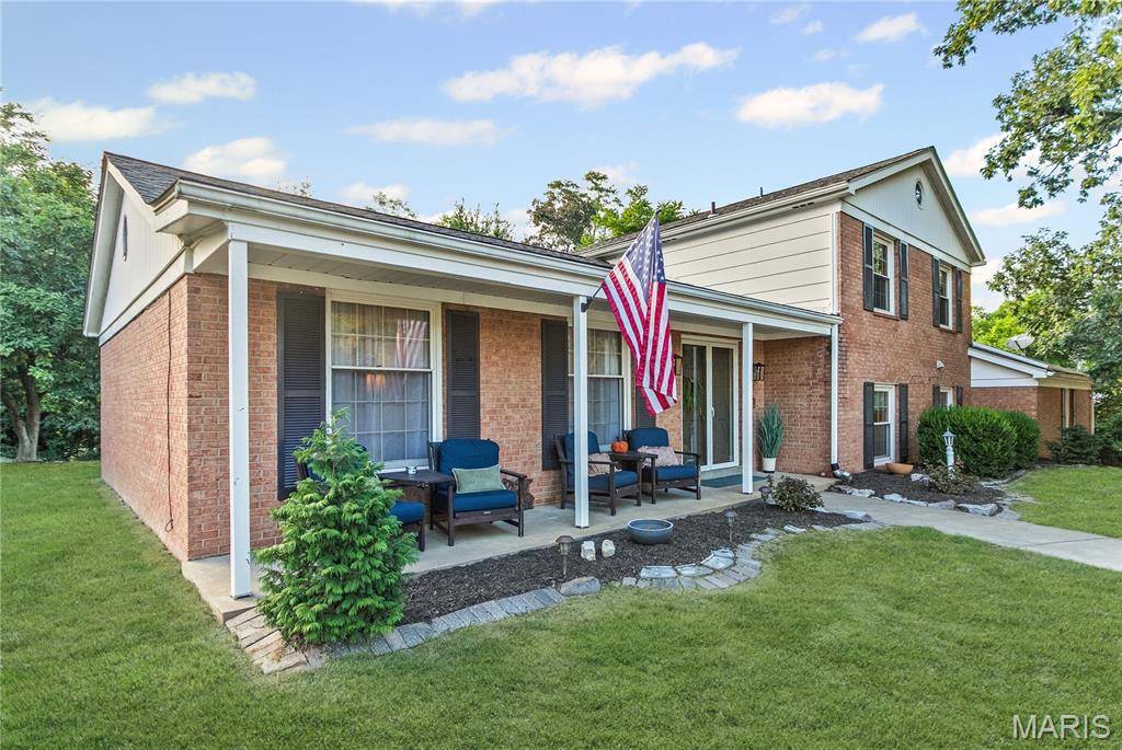 Godfrey, IL 62035,5200 Little Creek LN